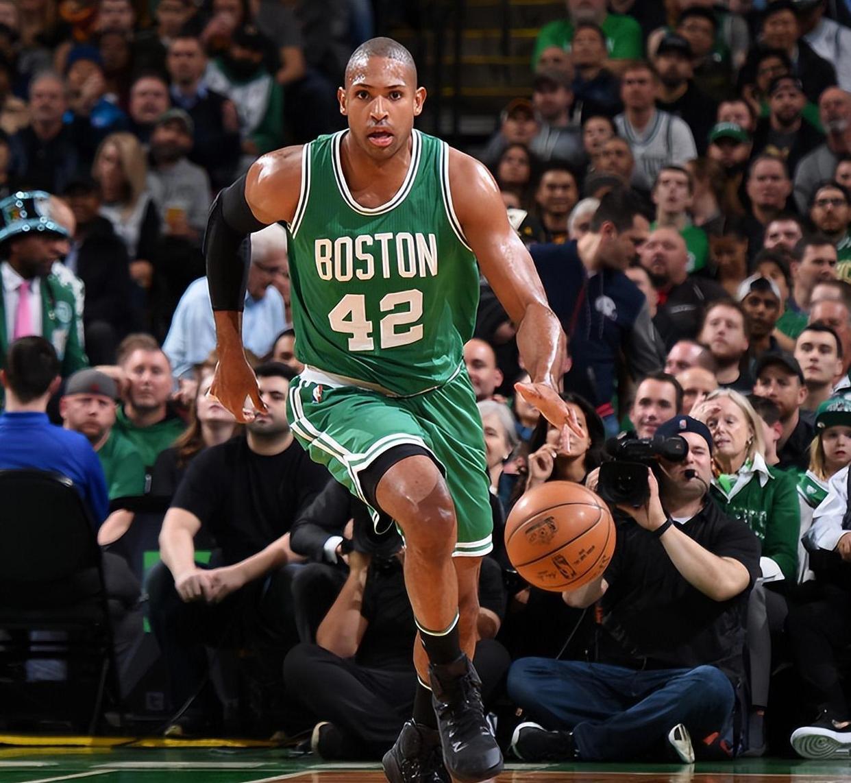 关于NBA常规赛赛程吃紧，塞维利亚窗口期主帅复盘，话题不断，团队化学反应显著的信息-9体育